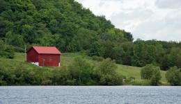 Red barn on Severn